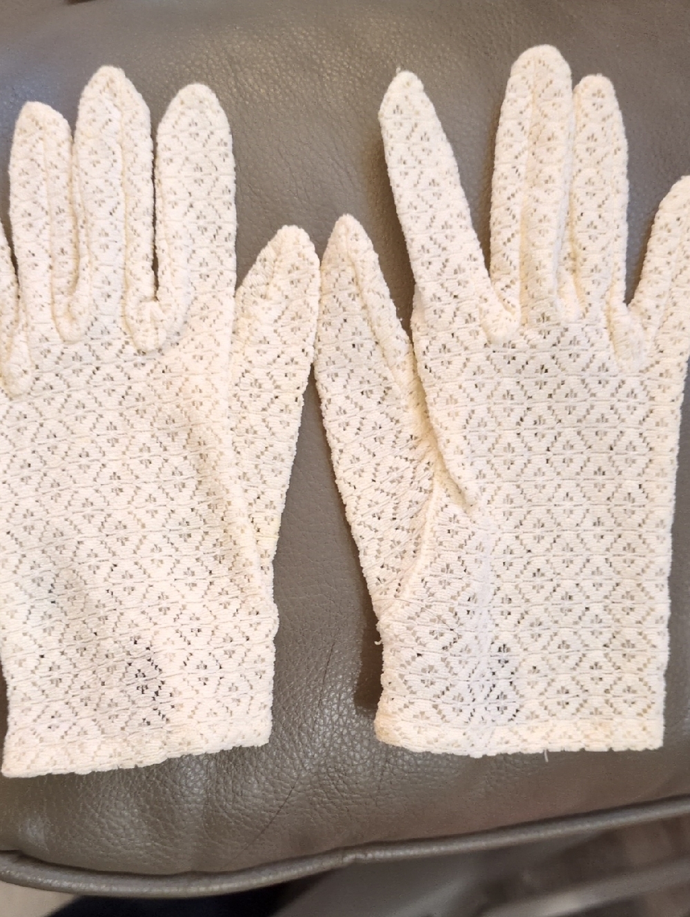 Cream Crochet Lace Women's Gloves - Elegant Vintage Style